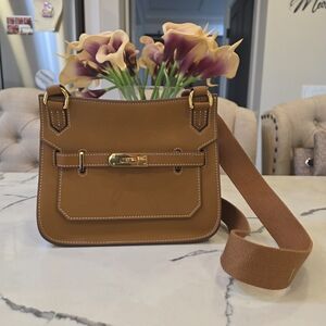 Women’s Tan Leather Crossbody Bag with Gold Hardware